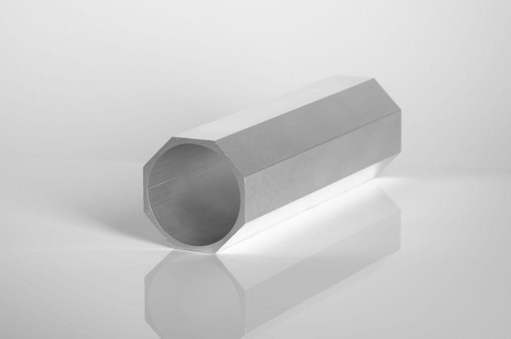 Tubo Ottagonale - Descrizioni: A45
Dimensione: 45 x 2 mm
Lunghezza: 6000 mm
Raggio interno: 40,4 mm
