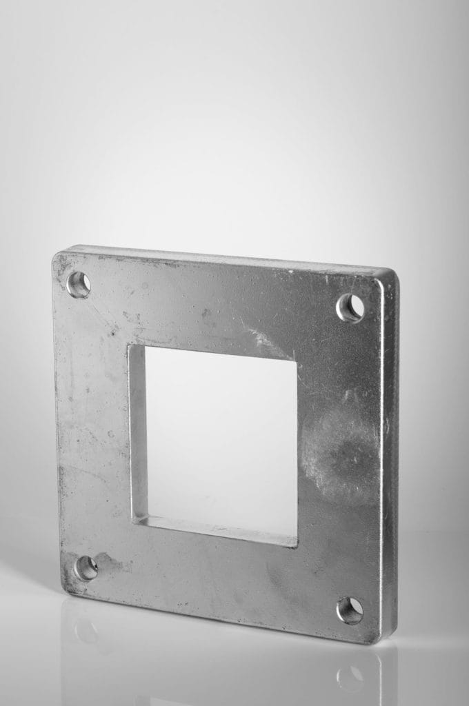 Placă sudabilă concentric - Denumire: 100
Dimensiune: 200 x 200 mm
Material: Aluminiu turnat
Informații: pentru stâlpi de rezistență 100 x 100 mm

