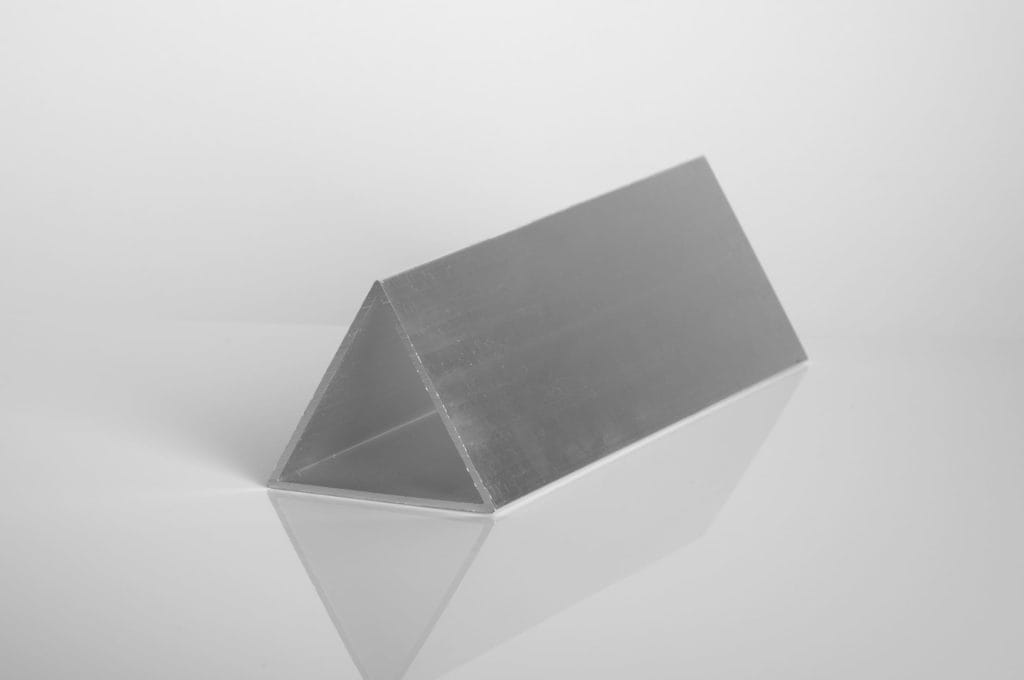 Dreieck-Formrohr - Bezeichnung: D50
Dimension: 50 x 50 x 1,5 mm
Länge: 6000 mm
