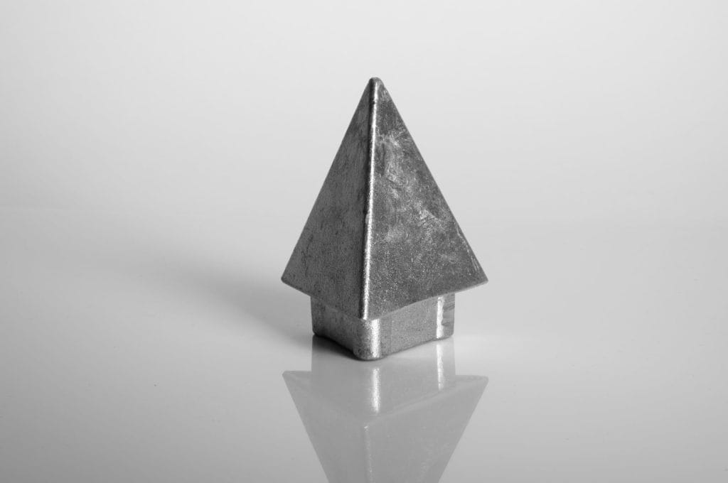 Tapa triangular - Dibujo: DK30
Material: Aluminio fundido
Info: para tubo triangular 30 x 30 mm
