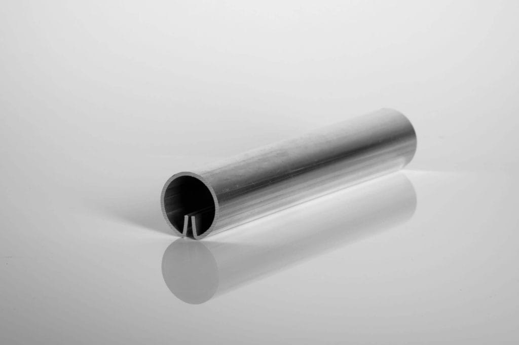Lemovací profil kulatý - označení: Einfassprofil rund
rozměr: 27 x 1,5 mm
délka: 3000 mm
slitina: EN AW-1050A (Al99,5)
otvor: 1,8 mm
info: pro plech 2 mm
