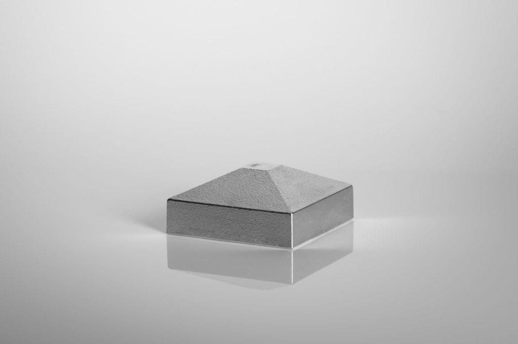 Krytka na stĺpik - Označenie: K60
Materiál: hliníkový odliatok
pre tvarovanú rúru: 60 x 60 mm
