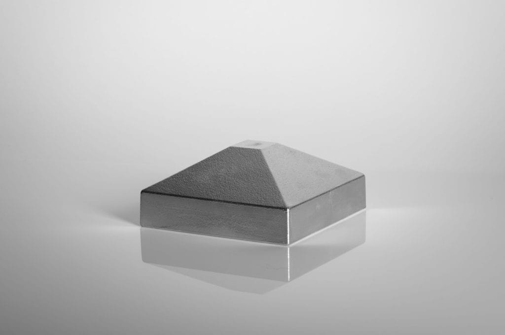 Contera para poste pirámide - Dibujo: K80
Material: Aluminio fundido
para tubo cuadrado: 80 x 80 mm
