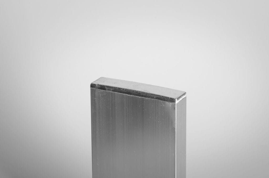 Gładka listwa ogrodzeniowa - Oznaczenie: P081
Wymiar: 80 x 19 mm
Długość: 6000 mm
Stop aluminium: EN AW-6060 T66 (AlMgSi)

