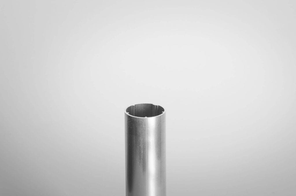 Palisada - Oznaczenie: P301
Długość: 6000 mm
Stop aluminium: EN AW-6060 T66 (AlMgSi)
Promień zewnętrzny: 30 mm
Info: alternatywa dla palisady P30
