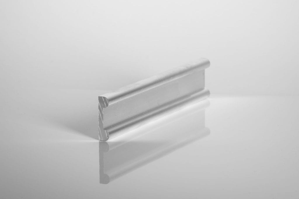 Hespenprofil - Bezeichnung: P38
Dimension: 30 x 8 mm
Länge: 6000 mm
Legierung: EN AW-6060 T66 (AlMgSi)
