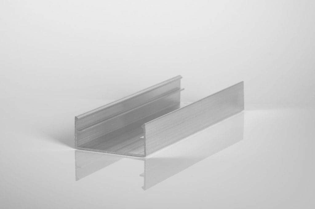 Support de tube de balustrade - Désignation: P62
Dimension: 51 x 21 x 1,4 mm
Longueur: 6000 mm
Alliage: EN AW-6060 T66 (AlMgSi)
