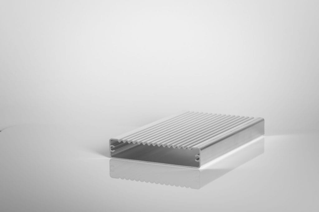 Decking Board - Designation: P9519
Dimension: 95 x 19 x 1.3 mm
Length: 6000 mm
Alloy: EN AW-6060 T66 (AlMgSi)
