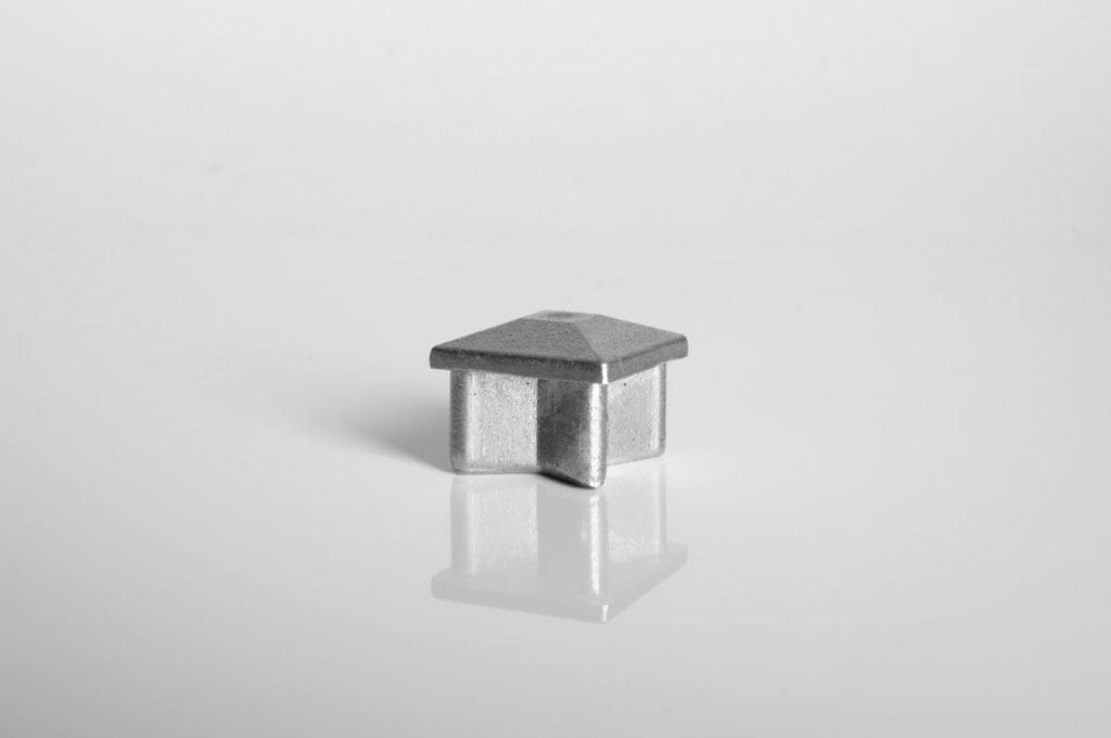 kapa piramida 30 - materijal: lijevani aluminij
info: oštrokutna
za kvadratnu cijev: 30 x 30 x 2 mm
