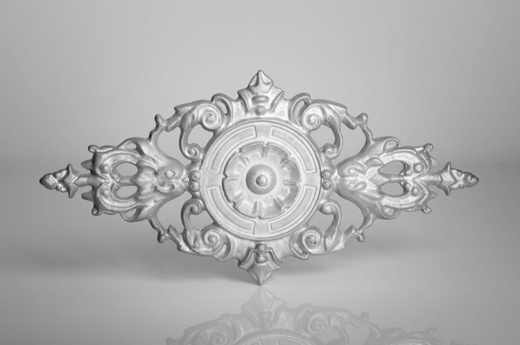 Ornament pro bránu - rozměr: 380 x 200 x 20 mm
materiál: hliníkový odlitek
info: 2x závit M5
