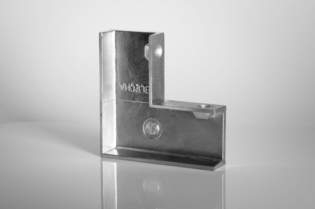 Угловой соединитель - обозначение: V02
материал: алюминиевая отливка
информация: для носной планки P02
