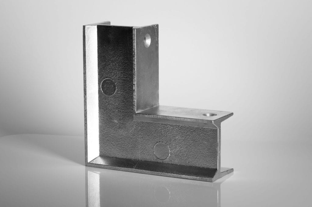 Escuadra de unión - Dibujo: V104
Material: Aluminio fundido
Info: Para perfiles de marcos para puertas; P84, P86, P104, P2014
