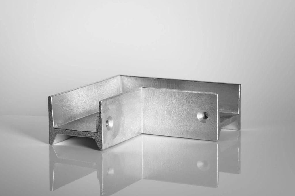 Escuadra de unión - Dibujo: V104
Material: Aluminio fundido
Info: Para perfiles de marcos para puertas; P84, P86, P104, P2014
