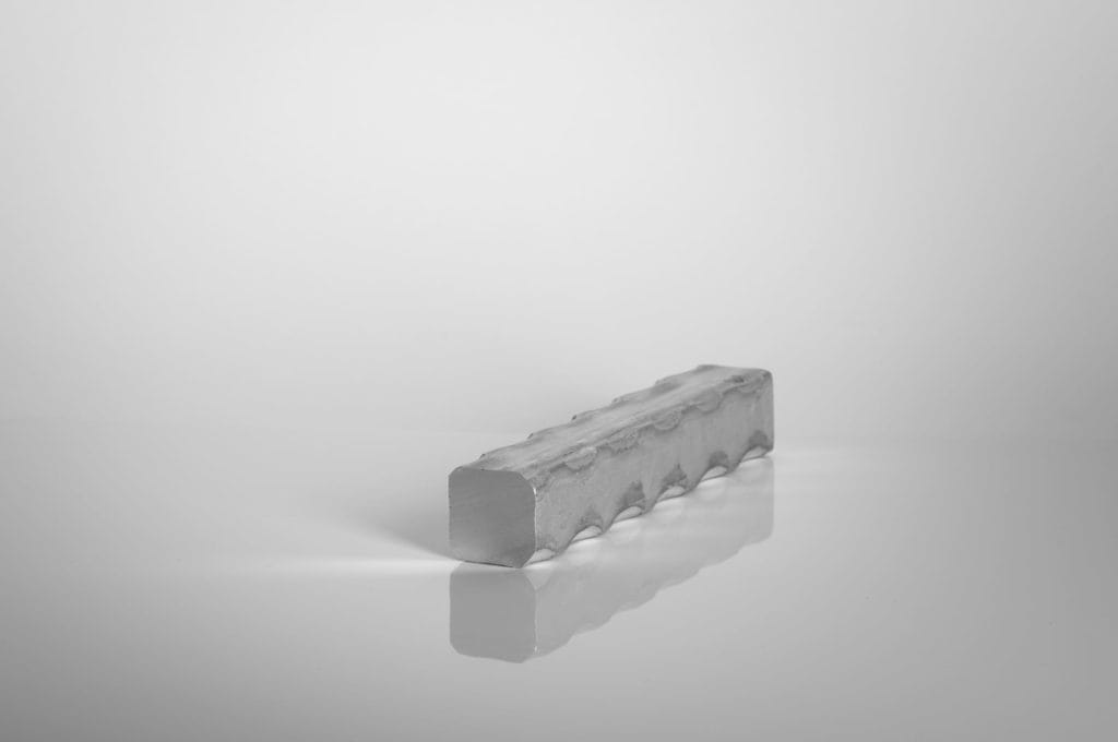 Barre carrée martelée - Dimension: 25 x 25 mm
Longueur: 6000 mm
Alliage: EN AW-6060 T66 (AlMgSi)
