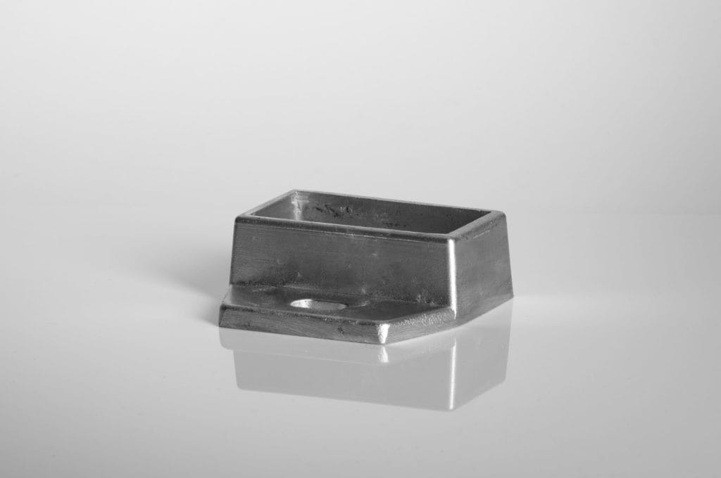 Soporte de montaje - Dibujo: Agujero oval en el lado largo
Material: Aluminio fundido
Info: Para tubo rectangular 60 x 30 mm
