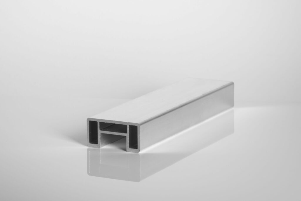 Enclosure profile - Designation: P45
Dimension: 40 x 20 x 1.8 mm
Length: 6000 mm
Alloy: EN AW-6060 T66 (AlMgSi)
Hole: 19.7 mm
