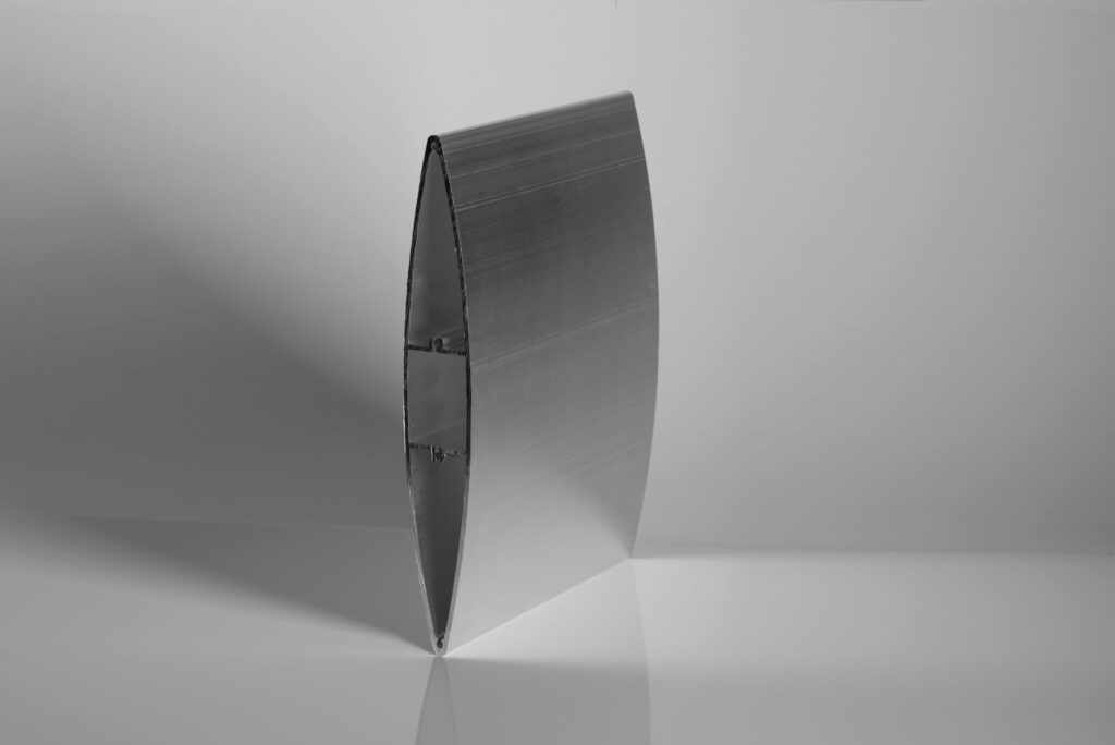 Profilo frangisole - Descrizioni: P20030
Dimensione: 200 x 30 x 2 mm
Lunghezza: 6000 mm
Lega: EN AW-6060 T66 (AlMgSi)
