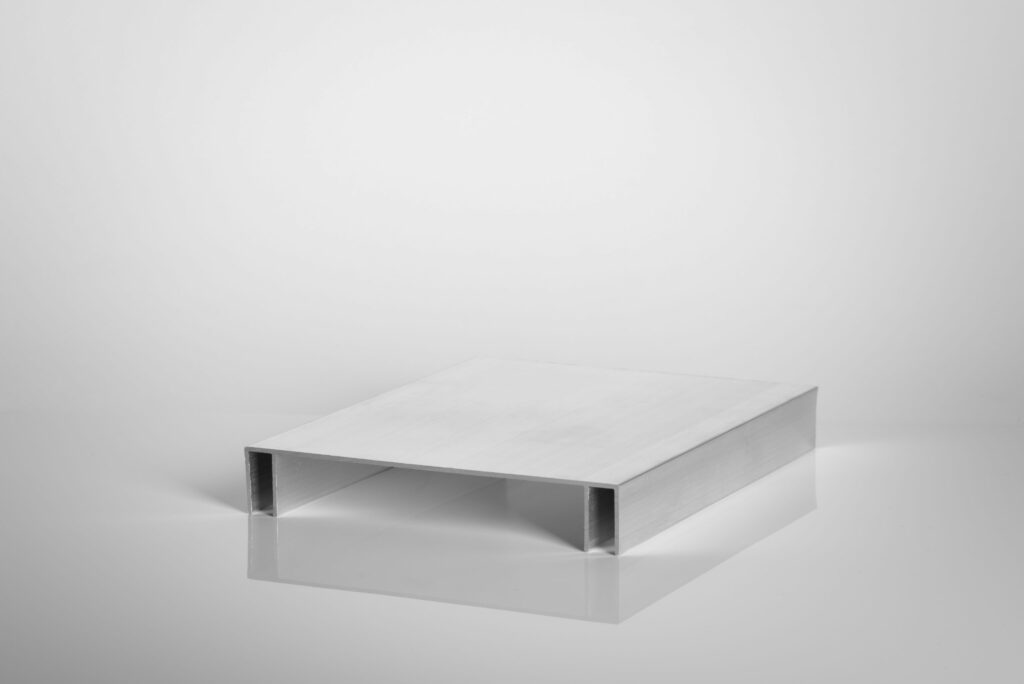 Light box profile - Designation: P28
Dimension: 120 x 20 x 1.3 mm
Length: 6000 mm
Alloy: EN AW-6060 T66 (AlMgSi)
