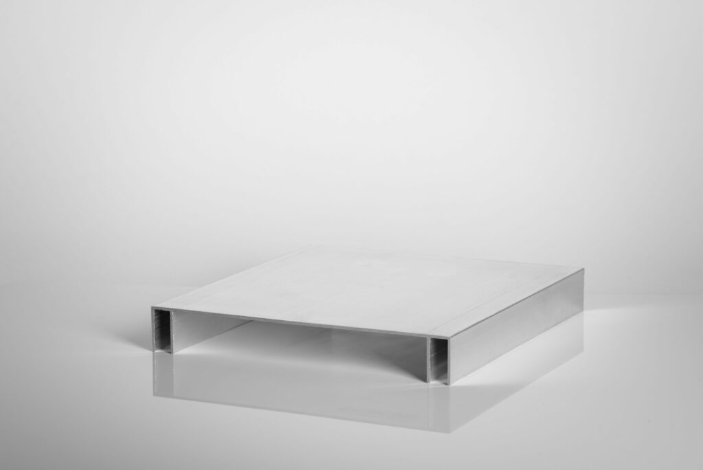 Light box profile - Designation: P29
Dimension: 140 x 20 x 1.3 mm
Length: 6000 mm
Alloy: EN AW-6060 T66 (AlMgSi)
