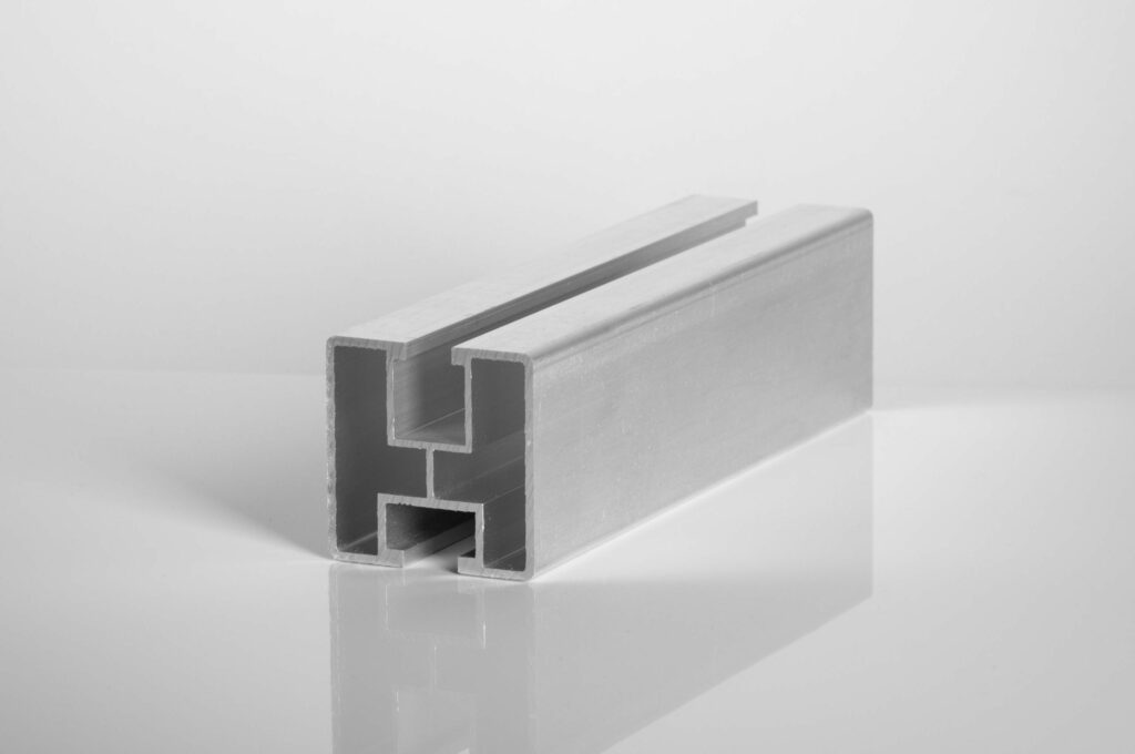 Photovoltaik-Profil / Montageschiene - Bezeichnung: PV01
Dimension: 40 x 40 x 1,5 mm
Länge: 6500 mm
Legierung: EN AW-6060 T66 (AlMgSi)
