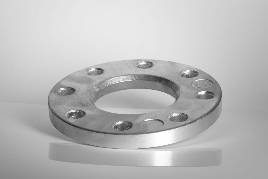 Lap joint flanges (EN1092-1, DIN 2642, G-AlSi12) - 



DN
D1
d2 (metr.)
d2 (ISO)
D3
S




20 mm
105 mm
28 mm

4 x 14 mm
14 mm


40 mm
150 mm

54 mm
4 x 18 mm
16 mm


50 mm
165 mm

65 mm
4 x 18 mm
18 mm


65 mm
185 mm
73 mm

4 x 18 mm
18 mm


65 mm
185 mm

81 mm
4 x 18 mm
18 mm


80 mm
200 mm
90 mm

8 x 18 mm
20 mm


80 mm
200 mm

94 mm
8 x 18 mm
20 mm


100 mm
220 mm
111 mm

8 x 18 mm
18 mm


100 mm
220 mm

119 mm
8 x 18 mm
18 mm


125 mm
250 mm
136 mm

8 x 18 mm
22 mm


125 mm
250 mm

144 mm
8 x 18 mm
18 mm


150 mm
285 mm
161 mm

8 x 22 mm
18 mm


150 mm
285 mm

173 mm
8 x 22 mm
22 mm


200 mm
340 mm
212 mm

8 x 22 mm
29 mm


200 mm
340 mm

225 mm
8 x 22 mm
29 mm


250 mm
395 mm
264 mm

12 x 22 mm
26 mm


250 mm
395 mm

279 mm
12 x 22 mm
26 mm


300 mm
445 mm
315 mm

12 x 22 mm
26 mm


300 mm
445 mm

329 mm
12 x 22 mm
26 mm


350 mm
505 mm
365 mm

22 x 16 mm
26 mm




