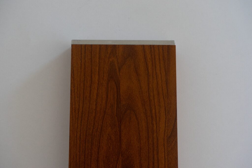 Fence cap - Material: casted aluminium
Info: for square tubes:

80 x 20 x 1,5 mm
100 x 20x 2 mm
120 x 20 x 2 mm

