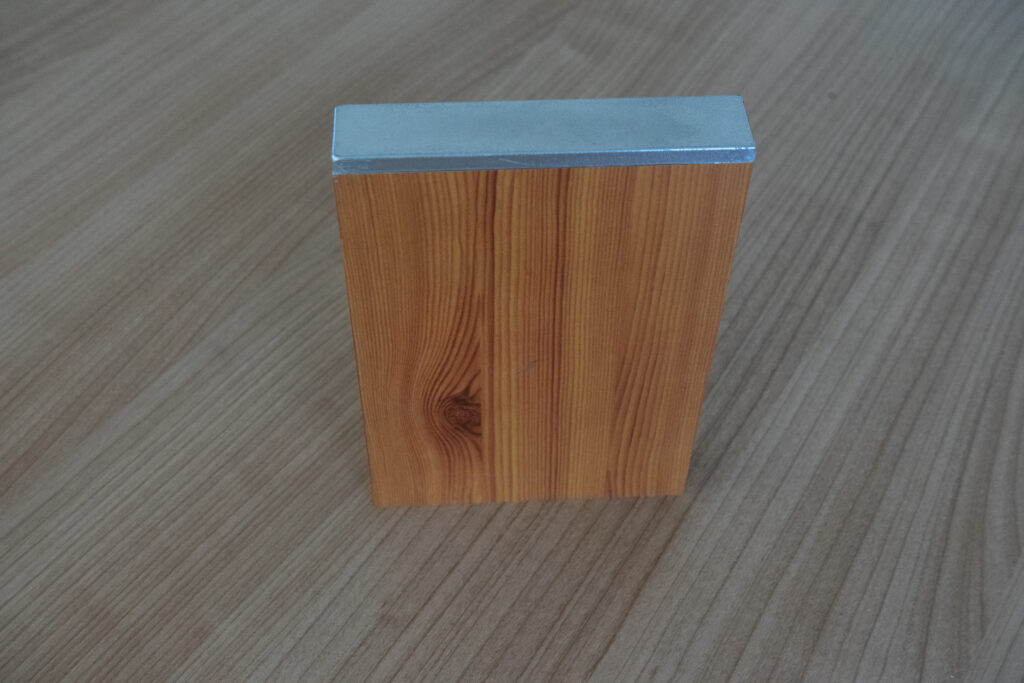 Fence cap - Material: casted aluminium
Info: for square tubes:

80 x 20 x 1,5 mm
100 x 20x 2 mm
120 x 20 x 2 mm

