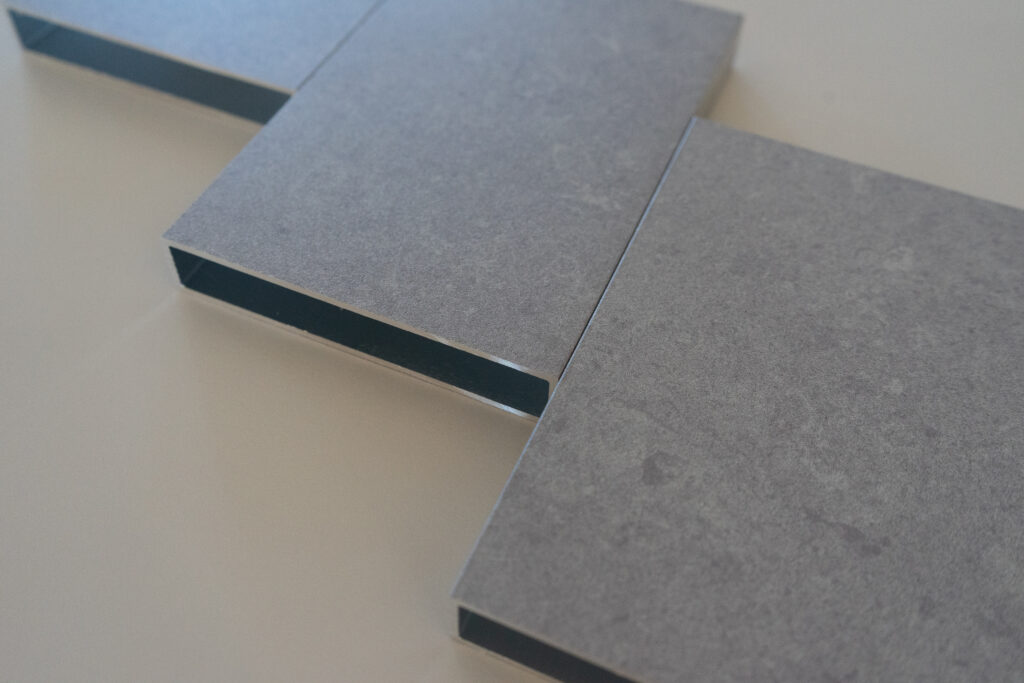 Profil zamknięty - Oznaczenie: BETON
Wymiar: 

100 x 18x 1,8 mm

Długość: 6000 mm
Stop aluminium: EN AW-6060 T66 (AlMgSi)
Info: w optyce BETON
